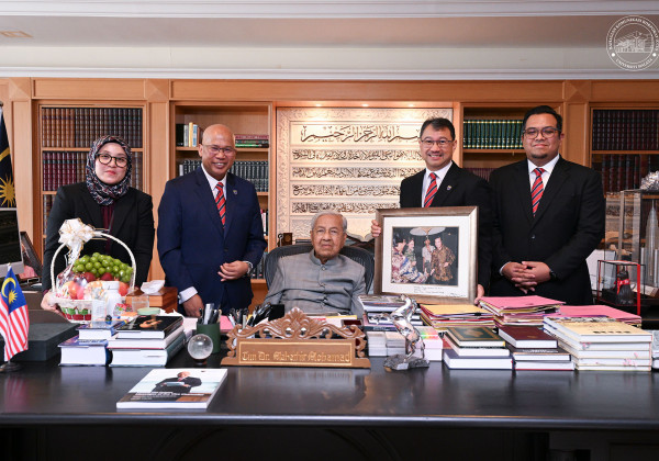 TUN DR. MAHATHIR’S MESSAGE FOR UM121: UPHOLD INTEGRITY, GOOD GOVERNANCE AND EXCELLENCE