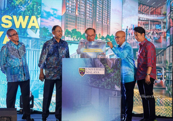 UM student residence contractors who fail to meet standards could be replaced, says Anwar